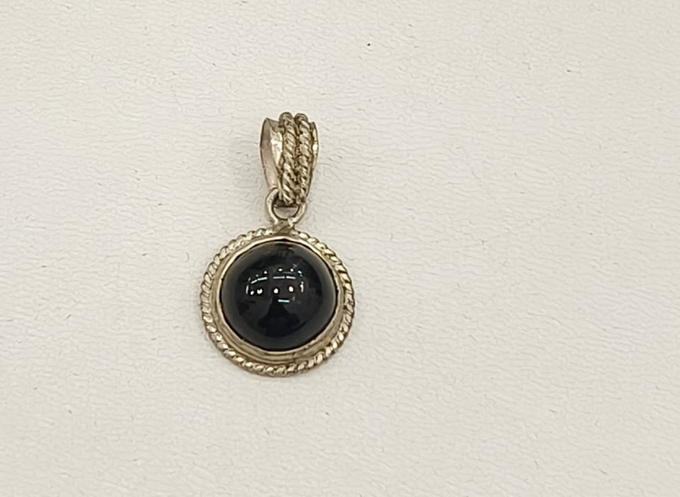 7.30/GM BLACK STAR SILVER PENDANT (525.00)