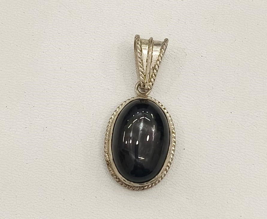 16.30/GM BLACK STAR SILVER PENDANT (525.00)