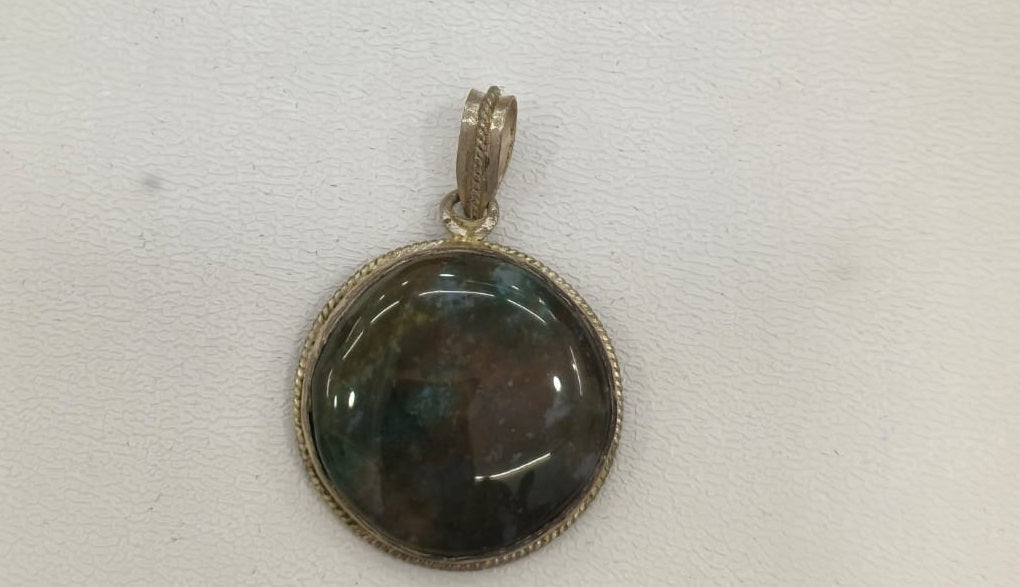 10.60/GM LABRODROITE SILVER PENDANT (525)