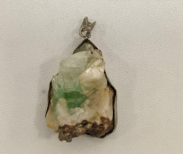 21.70/GM ROCK CRYSTAL SILVER PENDANT (525)