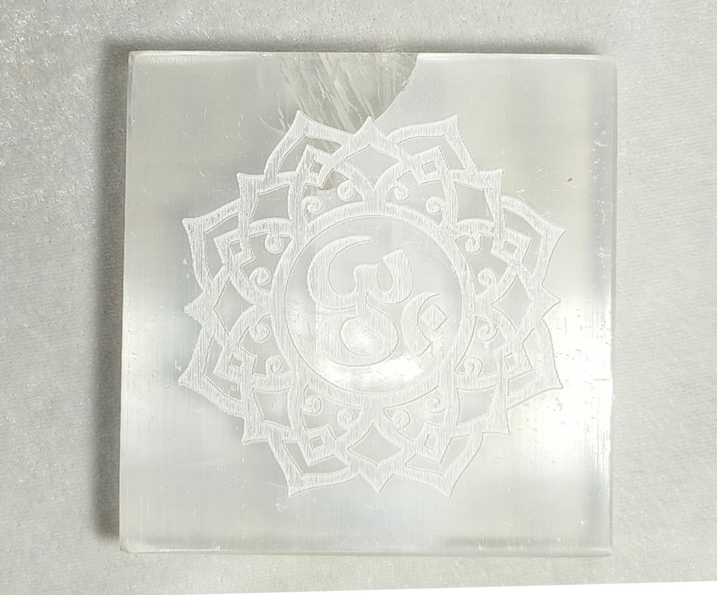 SELENITE CHARGING SQUARE PLATE OM 18