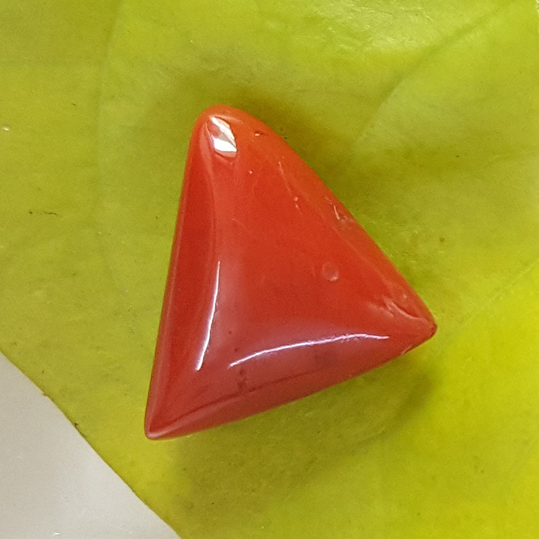 4.70/CT Natural Italian Triangular Moonga