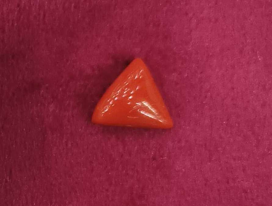 3.85/CT Natural Triangular Red Coral-1054