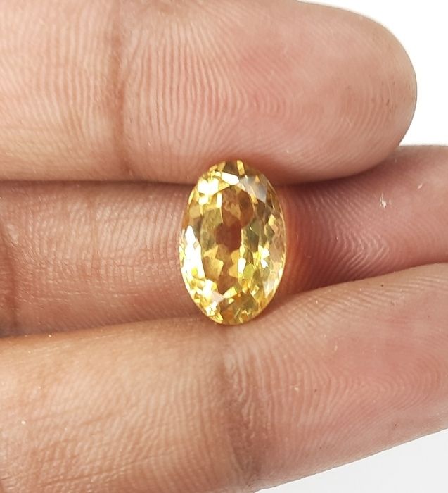 3.85/CT Natural Golden Topaz