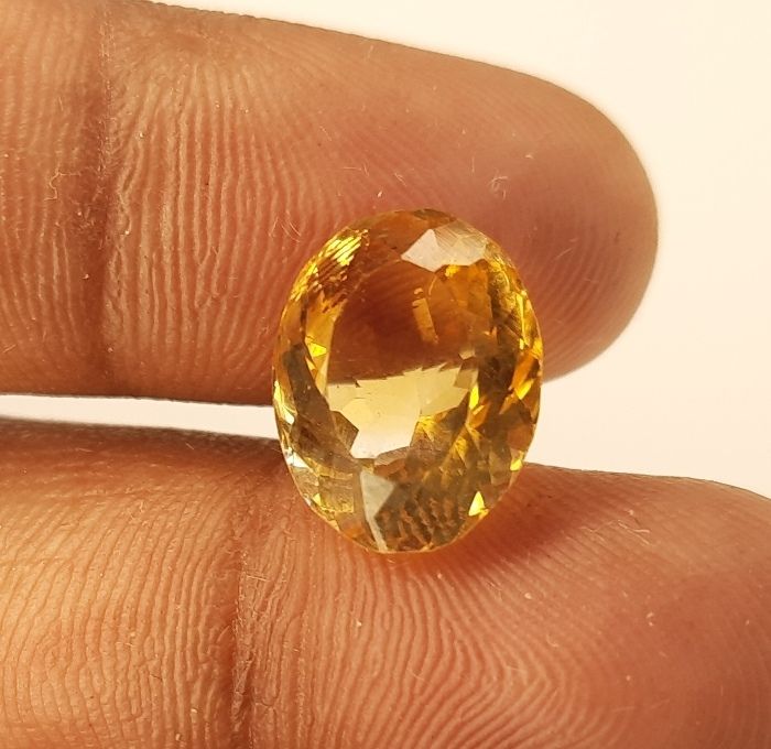 5.77/CT Natural Golden Topaz
