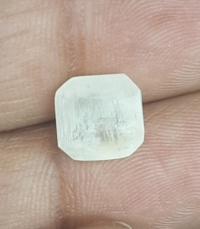 4.01/CT Natural Ceylonese Pukhraj with Govt Lab Certificate
