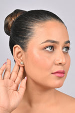 Load image into Gallery viewer, 3.90/GM PERIDOT (1650)
