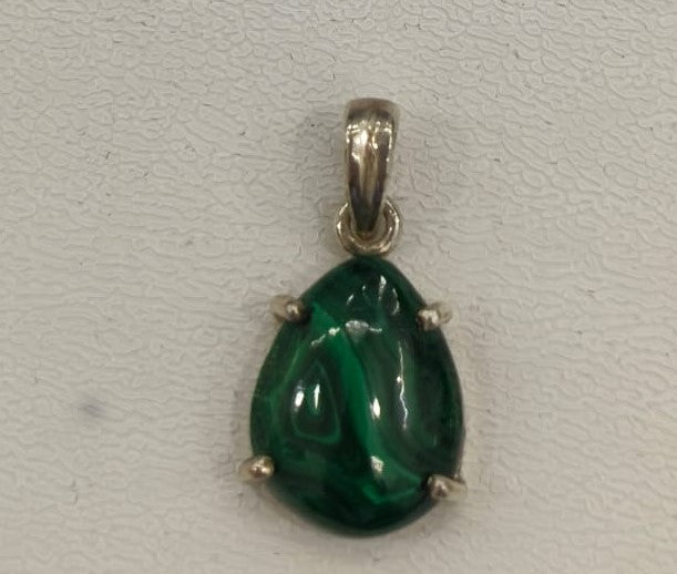 4.40/GM MALACHITE SILVER PENDANT (525)