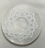 Load image into Gallery viewer, SELENITE CHARGING ROUND  PLATE  OM 1

