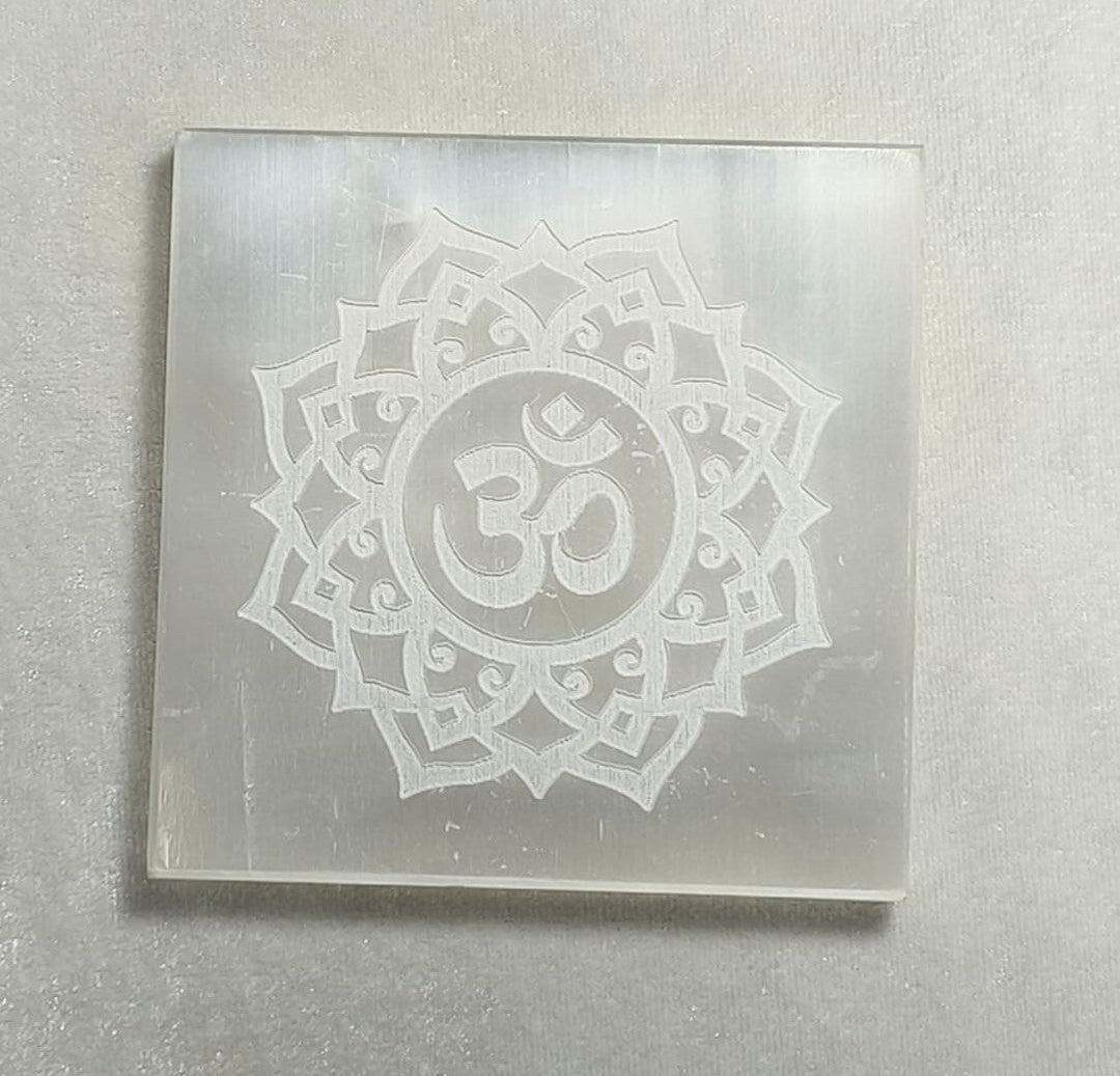 SELENITE CHARGING SQUARE PLATE  OM 17