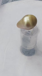 Load and play video in Gallery viewer, 4.12/CT Natural Basra Pearl with Govt. Lab Certificate (44000)
